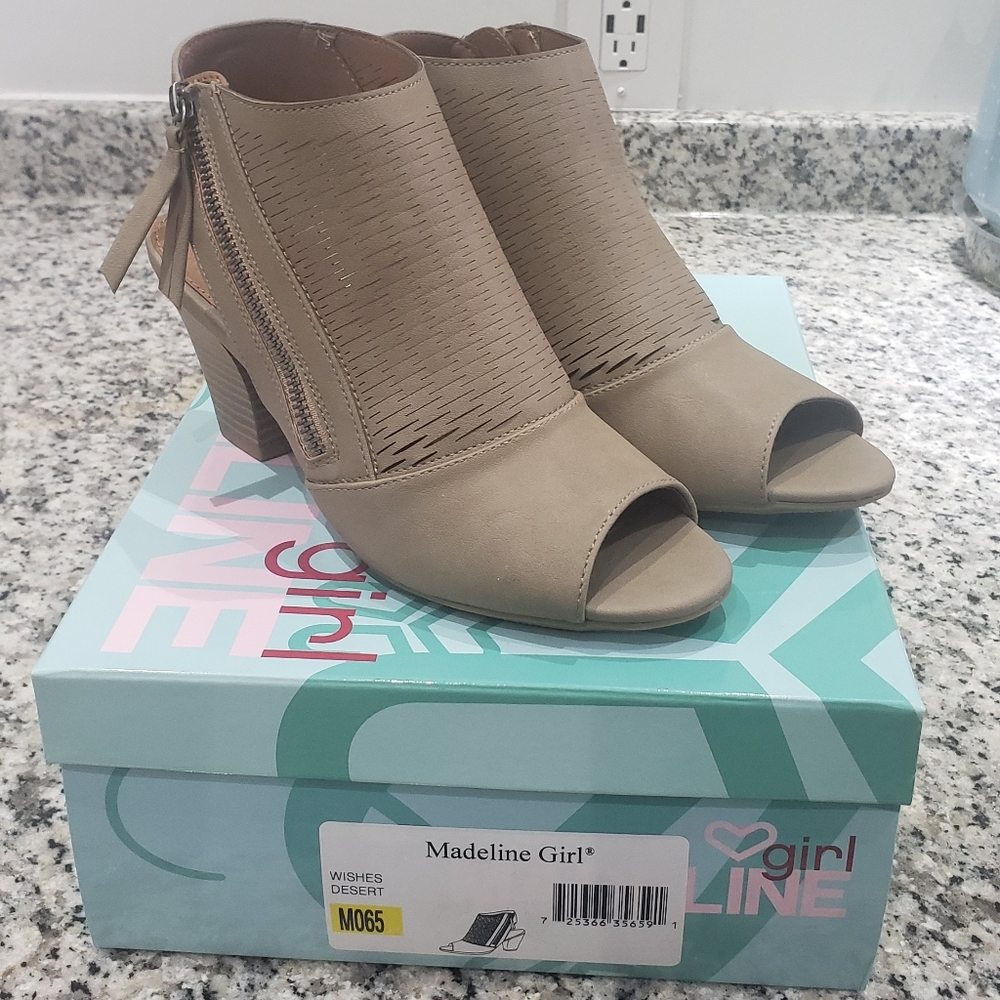 Madeline Girl shoes Size 6.5M and 7.5M Wishes Desert Color